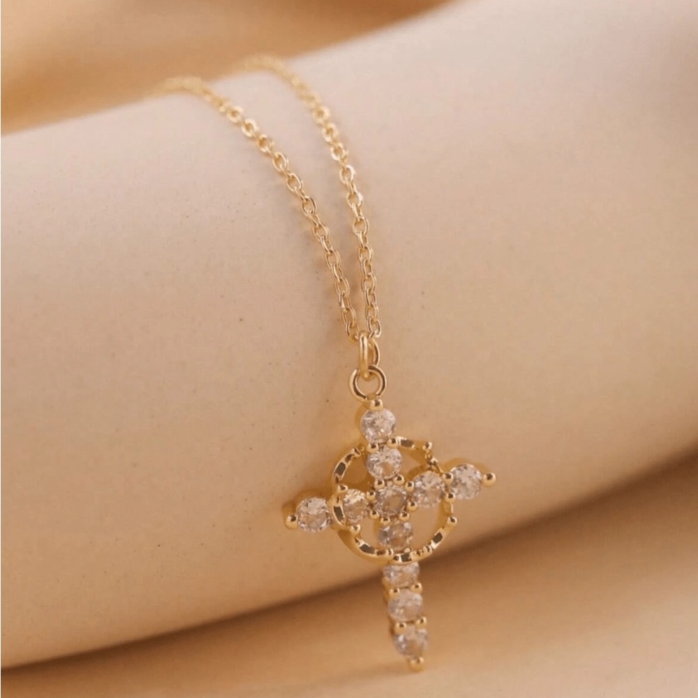 Cross Crown Zirconia Necklace